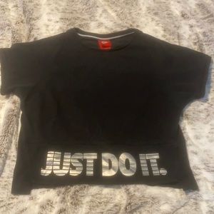 Women’s small Nike slightly cropped T-shirt ✔️